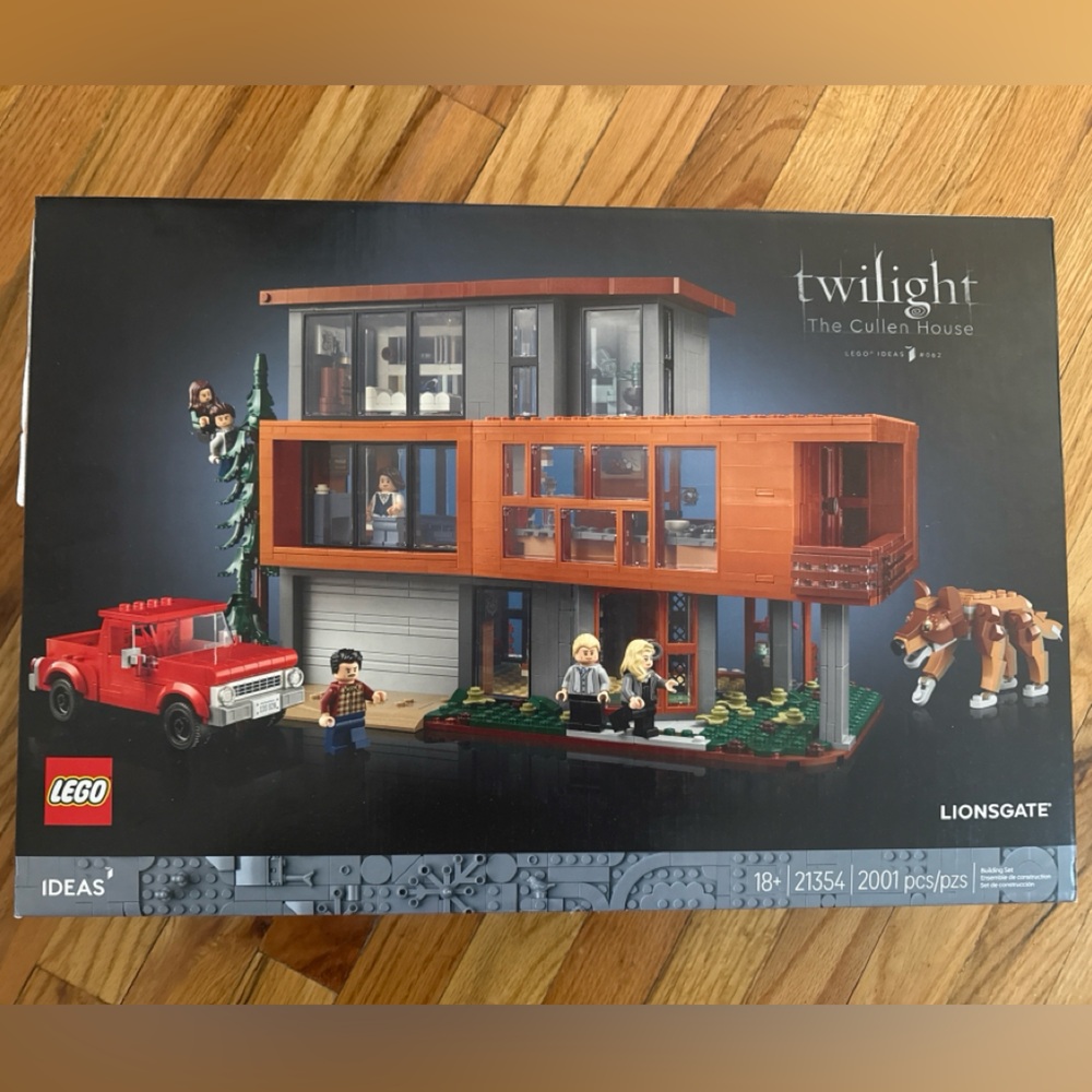 LEGO Twilight The Cullen House with Red and Green Accents